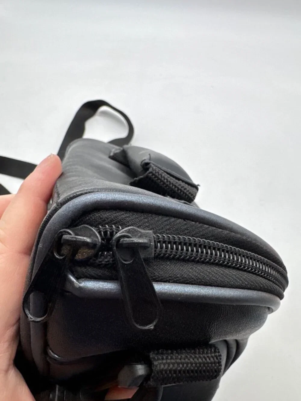 Opteka Black Compact Camera Case With Adjustable Strap Zipper Closure & Mesh Poc